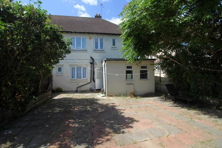 3 bedrooms house for sale in Dagenham, United Kingdom - Image 3