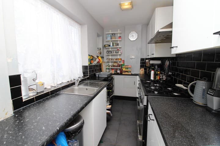 3 bedrooms house for sale in Dagenham, United Kingdom - Image 9