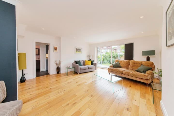 5 bedrooms house for sale in London, United Kingdom - Image 7