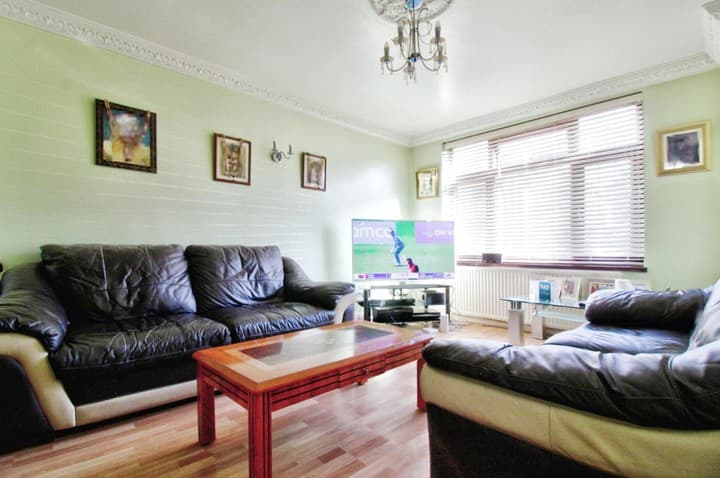 3 bedrooms house for sale in Dagenham, United Kingdom - Image 7