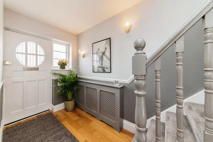 5 bedrooms house for sale in London, United Kingdom - Image 3