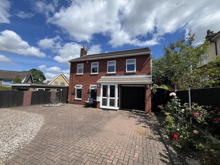 4 bedrooms house for sale in Stoke-On-Trent, United Kingdom - Image 2