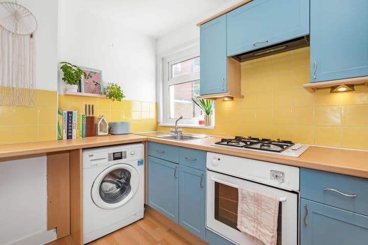 1 bedroom apartment for sale in South Croydon, United Kingdom - Image 7