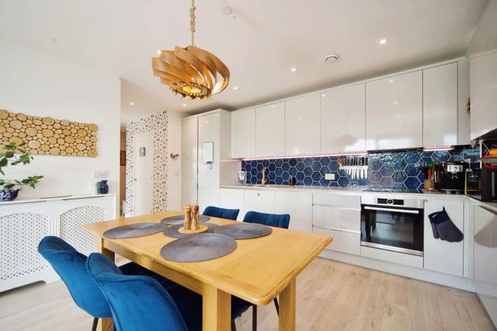 2 bedrooms apartment for sale in London, United Kingdom - Image 6