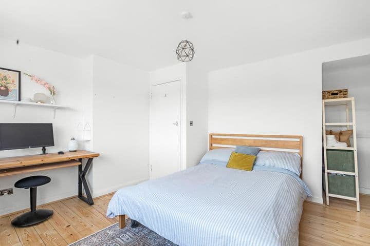 1 bedroom apartment for sale in South Croydon, United Kingdom - Image 11