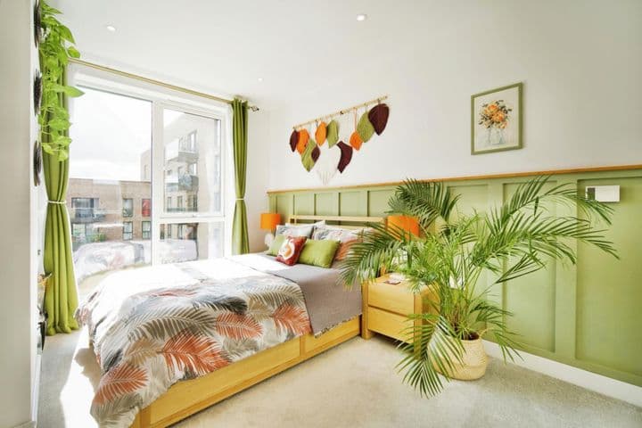 2 bedrooms apartment for sale in London, United Kingdom - Image 10