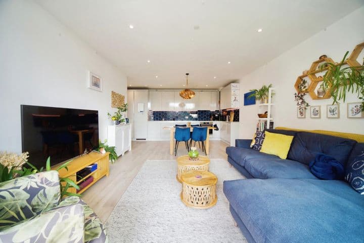 2 bedrooms apartment for sale in London, United Kingdom - Image 7