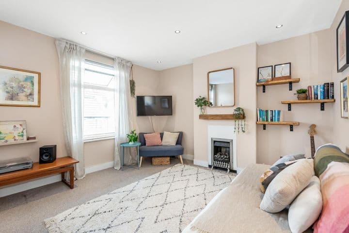 1 bedroom apartment for sale in South Croydon, United Kingdom - Image 2