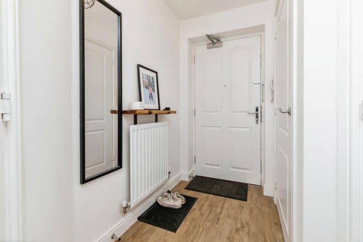 1 bedroom apartment for sale in Bristol, United Kingdom - Image 9