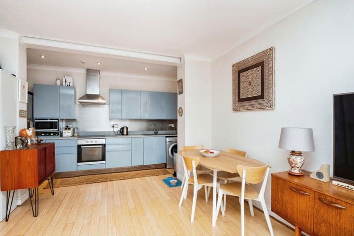 2 bedrooms apartment for sale in Hove, United Kingdom - Image 8