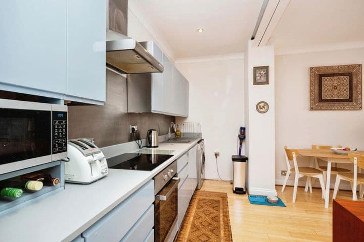 2 bedrooms apartment for sale in Hove, United Kingdom - Image 7