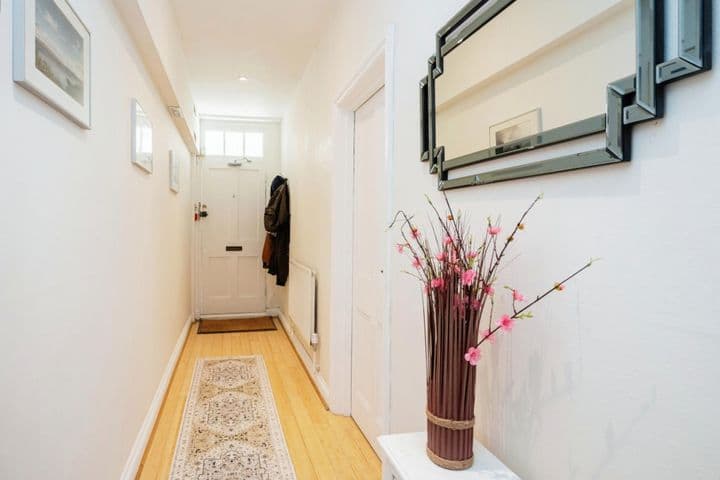 2 bedrooms apartment for sale in Hove, United Kingdom - Image 4