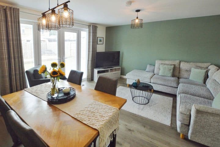 3 bedrooms house for sale in Glasgow, United Kingdom - Image 2