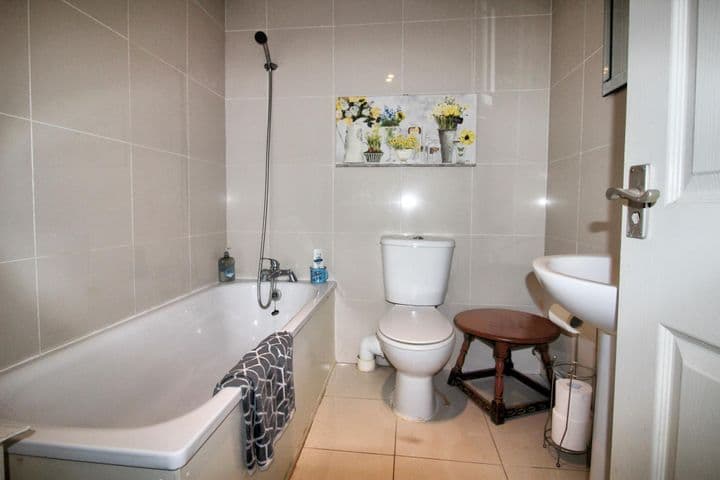 1 bedroom apartment for sale in Watford, United Kingdom - Image 7