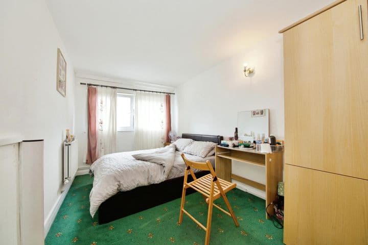 2 bedrooms apartment for sale in Woodford Green, United Kingdom - Image 4