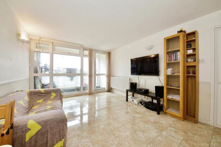 2 bedrooms apartment for sale in Woodford Green, United Kingdom - Image 5