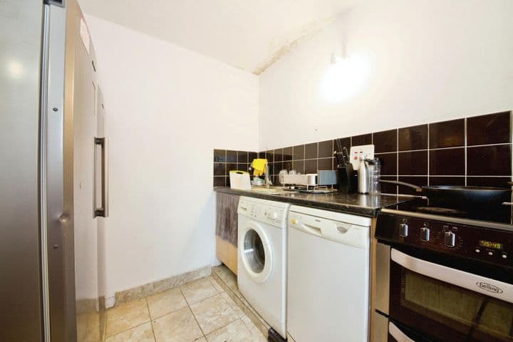 2 bedrooms apartment for sale in Woodford Green, United Kingdom - Image 8