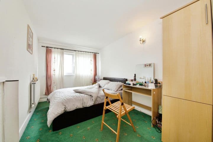 2 bedrooms apartment for sale in Woodford Green, United Kingdom - Image 9