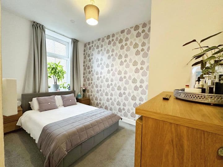 2 bedrooms apartment for sale in Glasgow, United Kingdom - Image 9