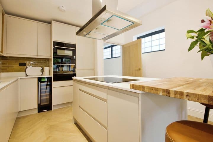 3 bedrooms house for sale in Barnet Borough, United Kingdom - Image 5