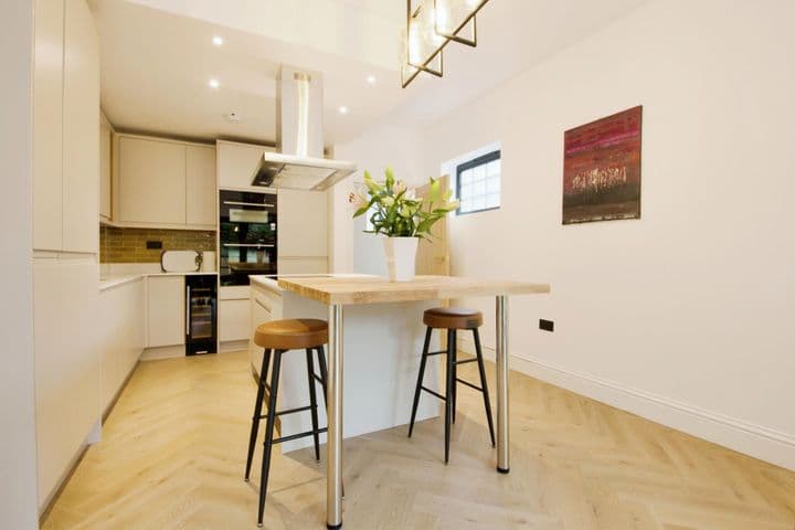 3 bedrooms house for sale in Barnet Borough, United Kingdom - Image 8