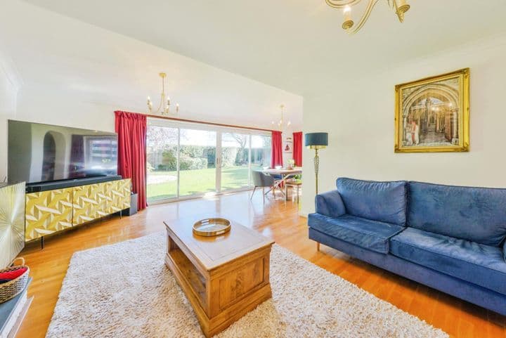 4 bedrooms house for sale in Stevenage, United Kingdom - Image 2