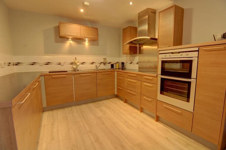 2 bedrooms apartment for sale in Newbury, United Kingdom - Image 4