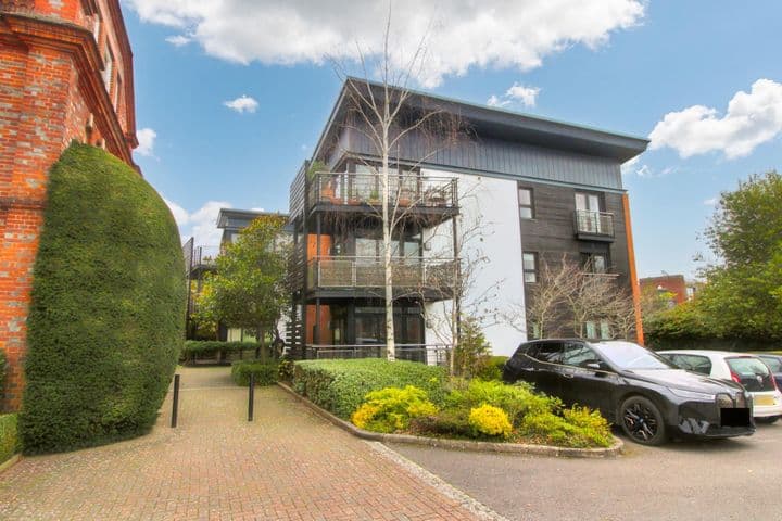 2 bedrooms apartment for sale in Newbury, United Kingdom - Image 2