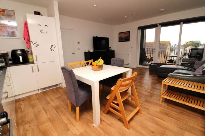 2 bedrooms apartment for sale in Dagenham, United Kingdom - Image 9