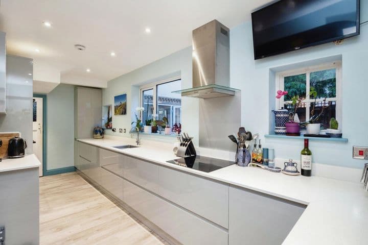 4 bedrooms house for sale in Tunbridge Wells, United Kingdom - Image 2