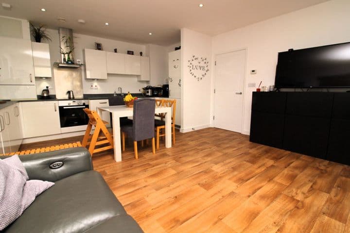 2 bedrooms apartment for sale in Dagenham, United Kingdom - Image 10