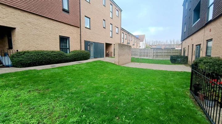 2 bedrooms apartment for sale in Dagenham, United Kingdom - Image 4