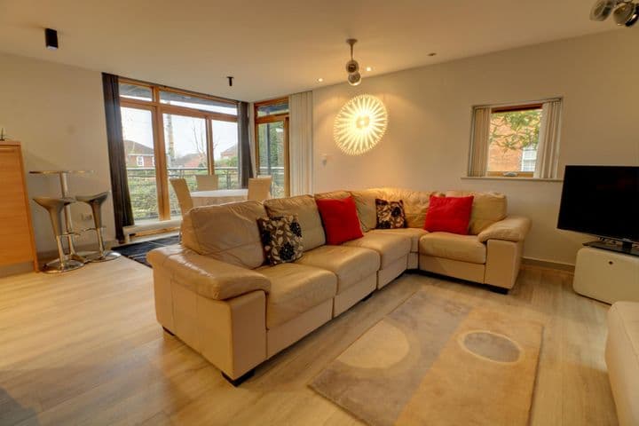 2 bedrooms apartment for sale in Newbury, United Kingdom - Image 3