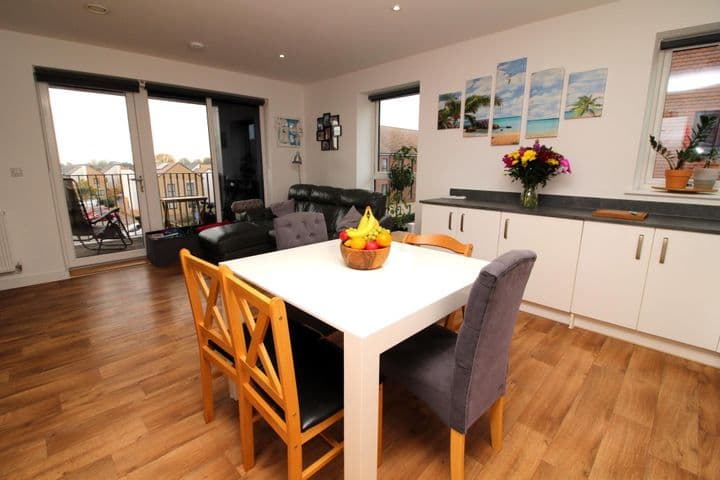 2 bedrooms apartment for sale in Dagenham, United Kingdom - Image 2