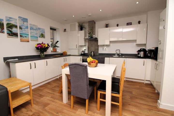 2 bedrooms apartment for sale in Dagenham, United Kingdom - Image 6