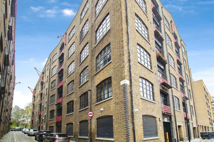 2 bedrooms apartment for sale in London, United Kingdom - Image 2