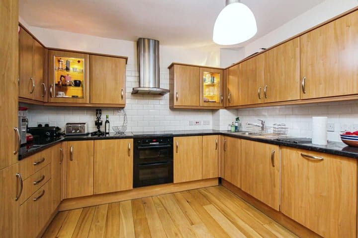 2 bedrooms apartment for sale in London, United Kingdom - Image 3