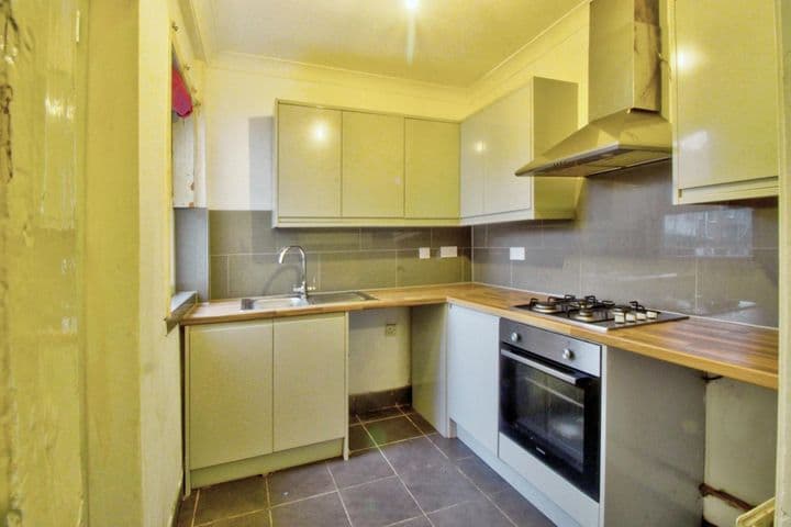 3 bedrooms house for sale in Rotherham, United Kingdom - Image 5