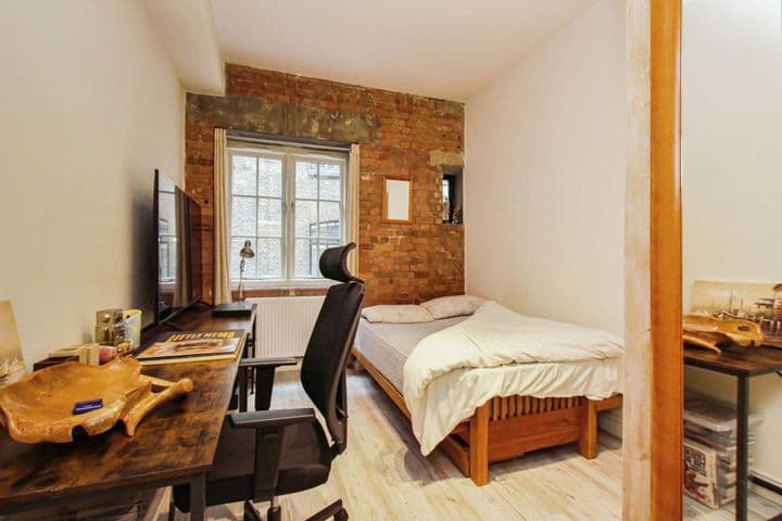 2 bedrooms apartment for sale in London, United Kingdom - Image 8