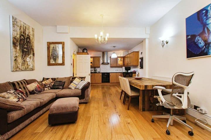 2 bedrooms apartment for sale in London, United Kingdom - Image 4