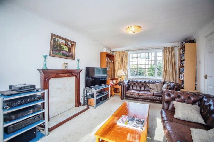 3 bedrooms house for sale in Gillingham, United Kingdom - Image 2