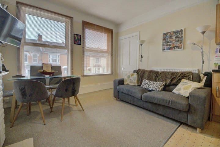 1 bedroom house for sale in Ashford, United Kingdom - Image 3