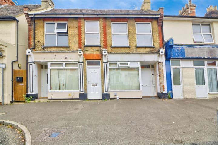 1 bedroom house for sale in Ashford, United Kingdom - Image 2