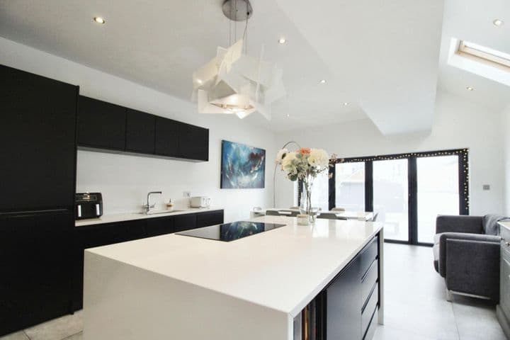 5 bedrooms house for sale in Cardiff, United Kingdom - Image 2