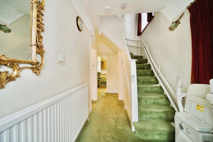 4 bedrooms house for sale in London, United Kingdom - Image 9