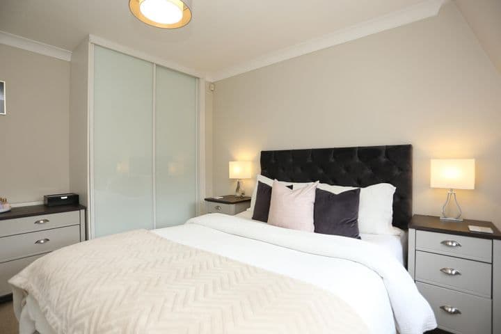 2 bedrooms apartment for sale in Bromley, United Kingdom - Image 9