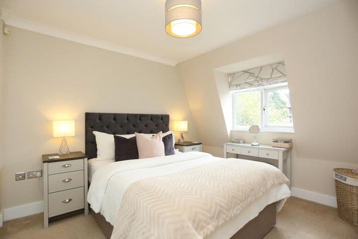 2 bedrooms apartment for sale in Bromley, United Kingdom - Image 8