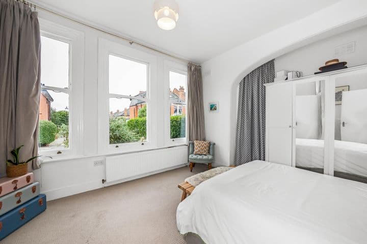 1 bedroom apartment for sale in London, United Kingdom - Image 6