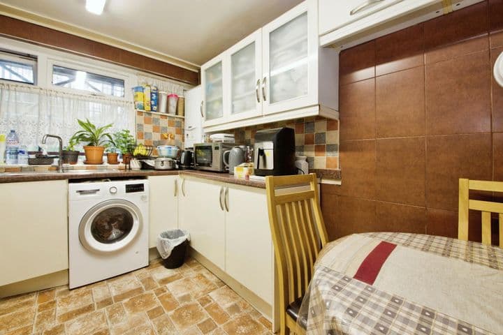 3 bedrooms house for sale in Woodford Green, United Kingdom - Image 3