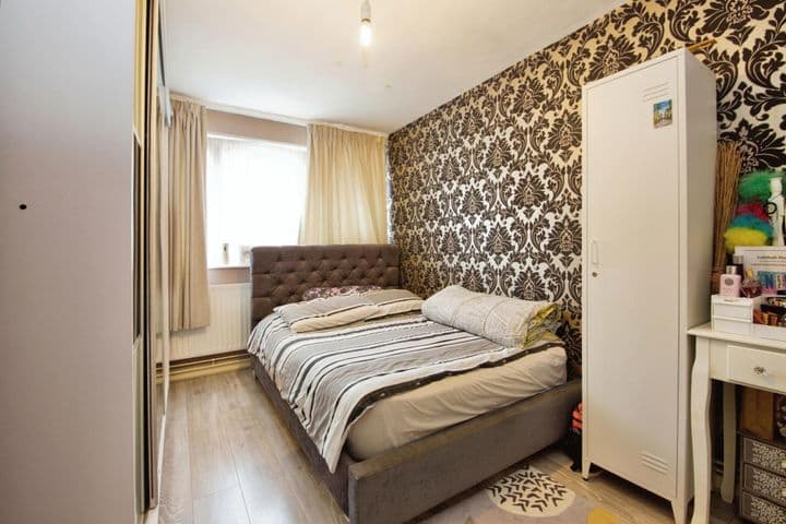 3 bedrooms house for sale in Woodford Green, United Kingdom - Image 7